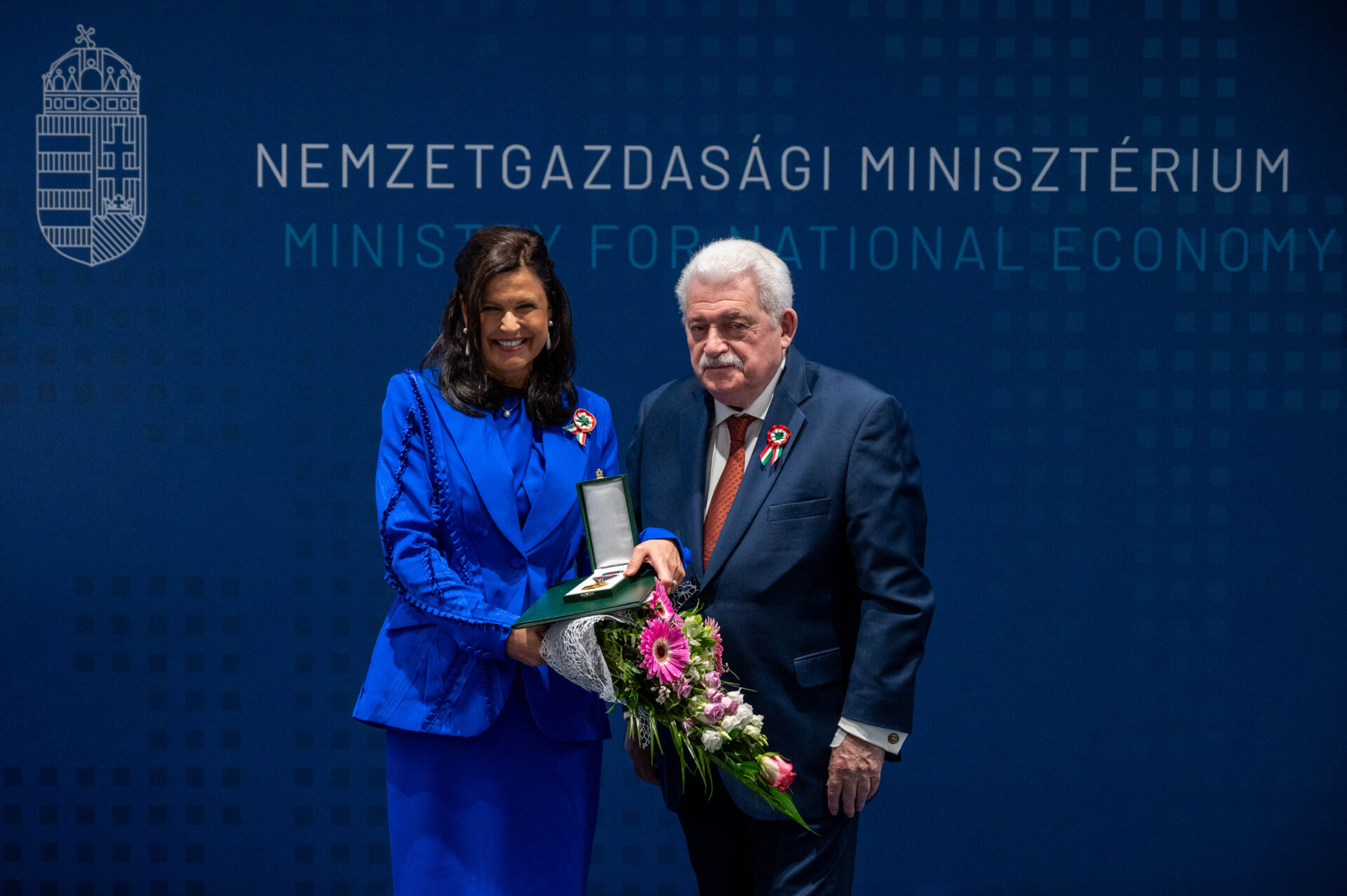 Head of Bridgestone&rsquo;s Tatab&aacute;nya Plant Receives the Hungarian Gold Cross of Merit